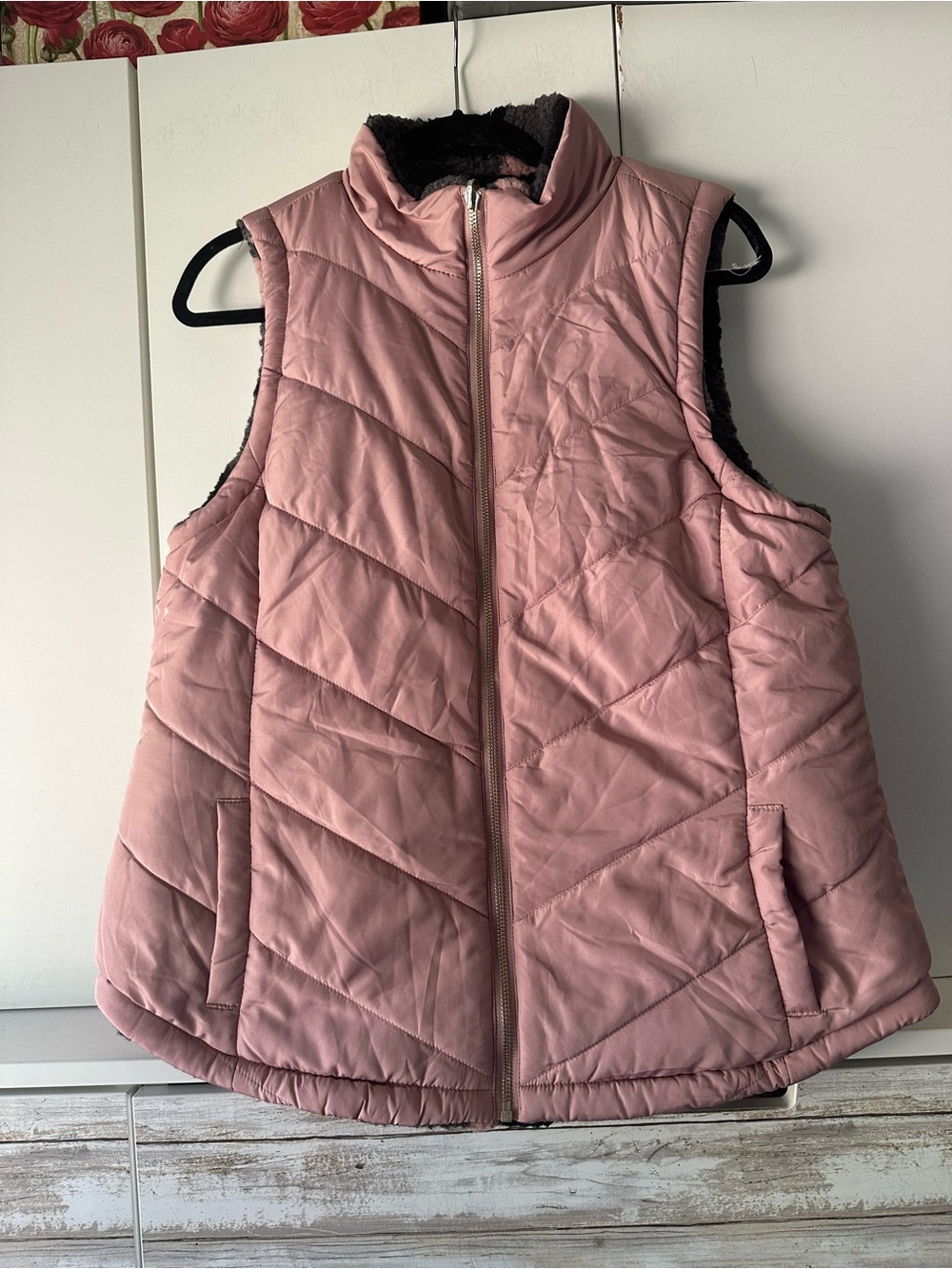 🩷 Maurices Reversible Sherpa Puffer Vest Pink Gray Plaid Size Large